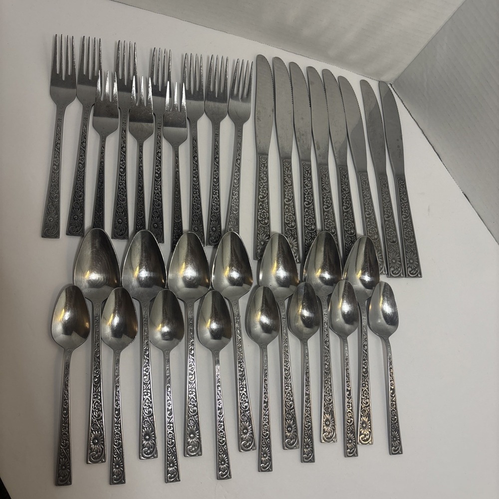 Velvet Leaf Towle Supreme Cutlery Lot Of 33 Stainless Japan Floral 60s-70s MCM